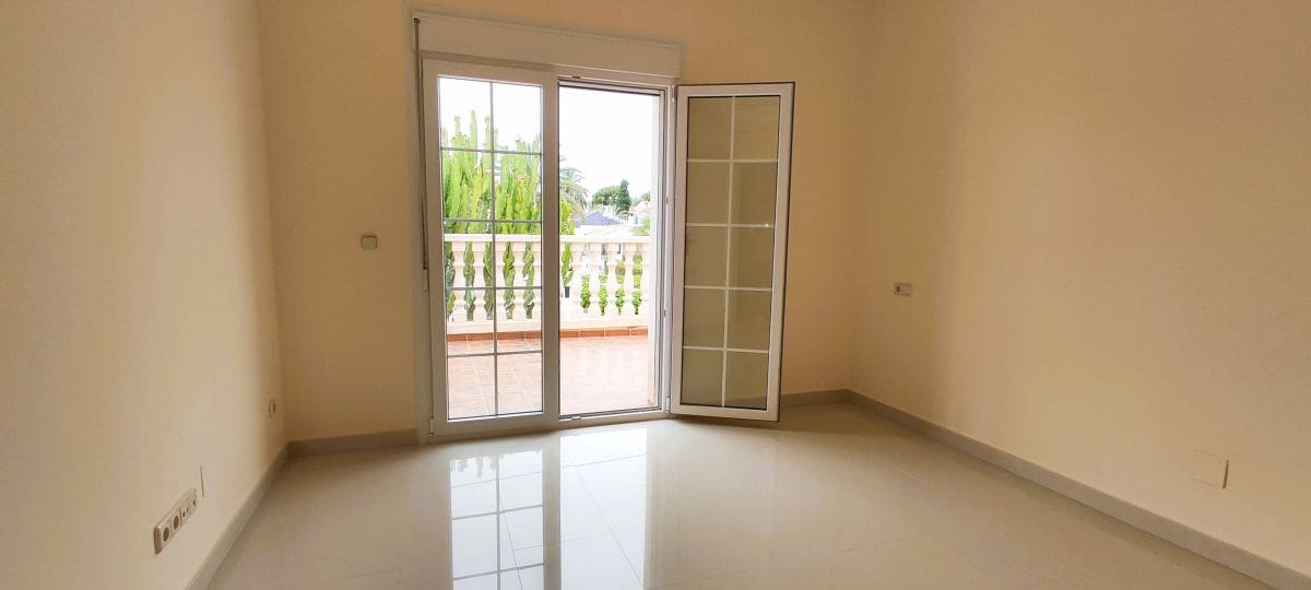 4 quarto Moradia para venda em Cabo Roig com piscina garagem - 899 000 € (Ref: 10110924)