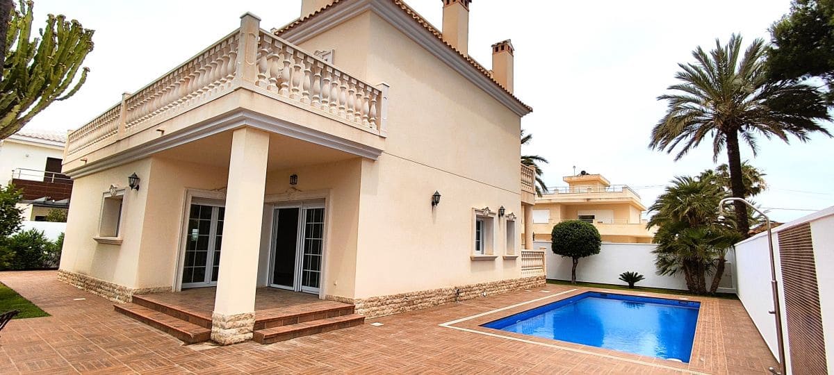 4 quarto Moradia para venda em Cabo Roig com piscina garagem - 899 000 € (Ref: 10110924)
