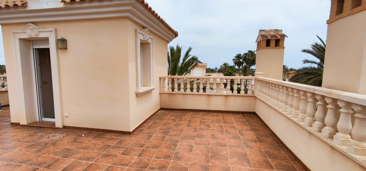 4 quarto Moradia para venda em Cabo Roig com piscina garagem - 899 000 € (Ref: 10110924)