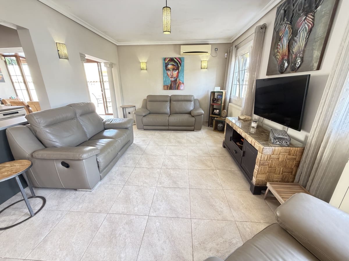 4 soverom Villa til salgs i Cabo Roig med svømmebasseng garasje - € 749 000 (Ref: 10157261)