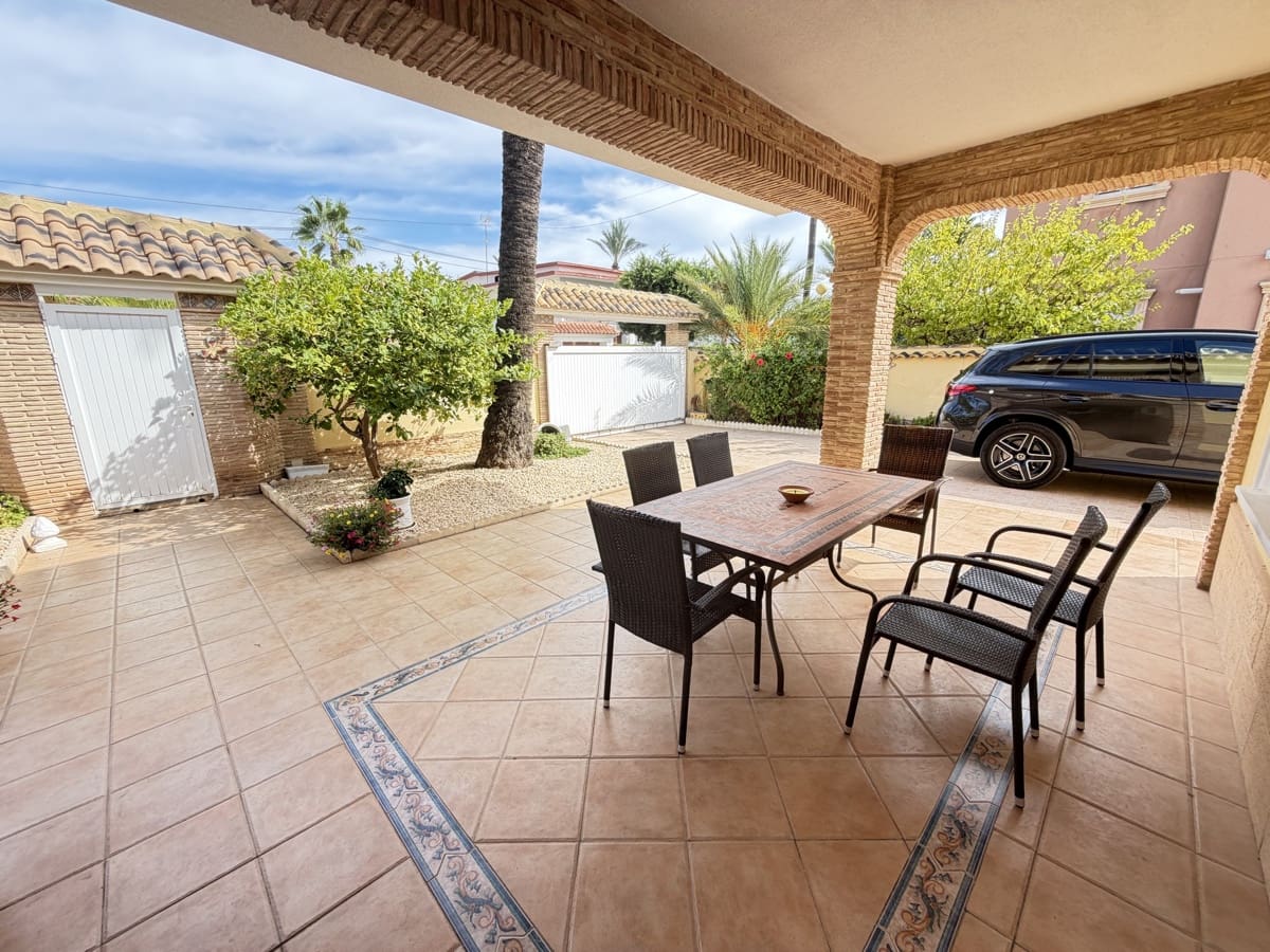 4 soverom Villa til salgs i Cabo Roig med svømmebasseng garasje - € 749 000 (Ref: 10157261)