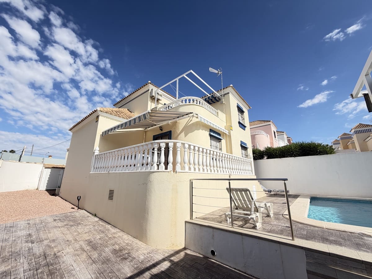 3 bedroom Villa for sale in Villamartin with pool garage - € 364,995 (Ref: 10157262)