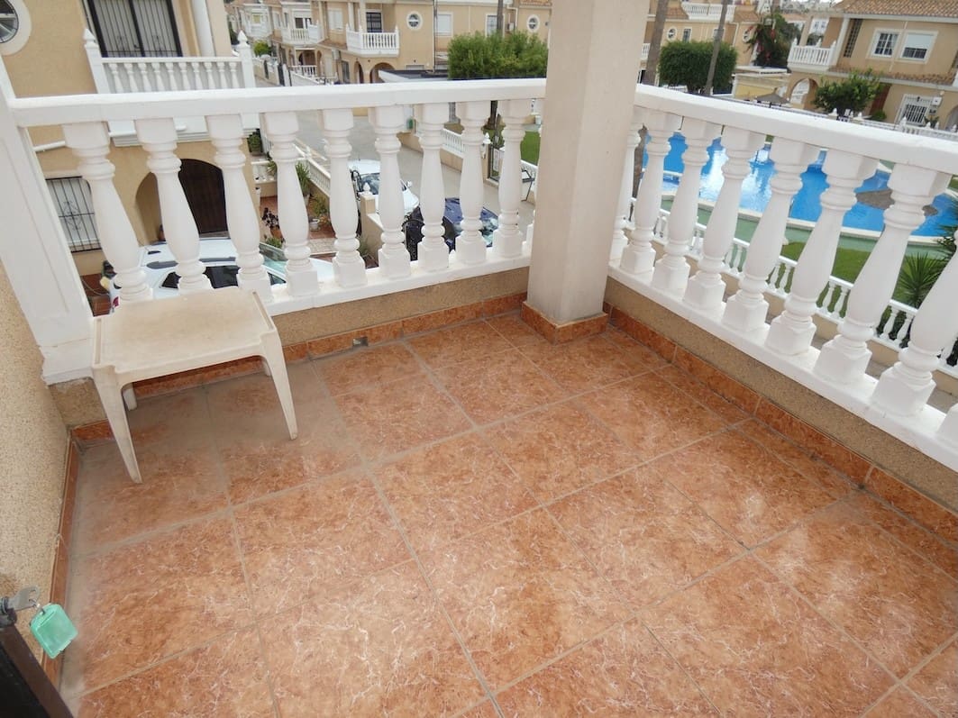 3 makuuhuone Omakotitalo myytävänä paikassa Cabo Roig mukana uima-altaan - 249 995 € (Ref: 10158711)