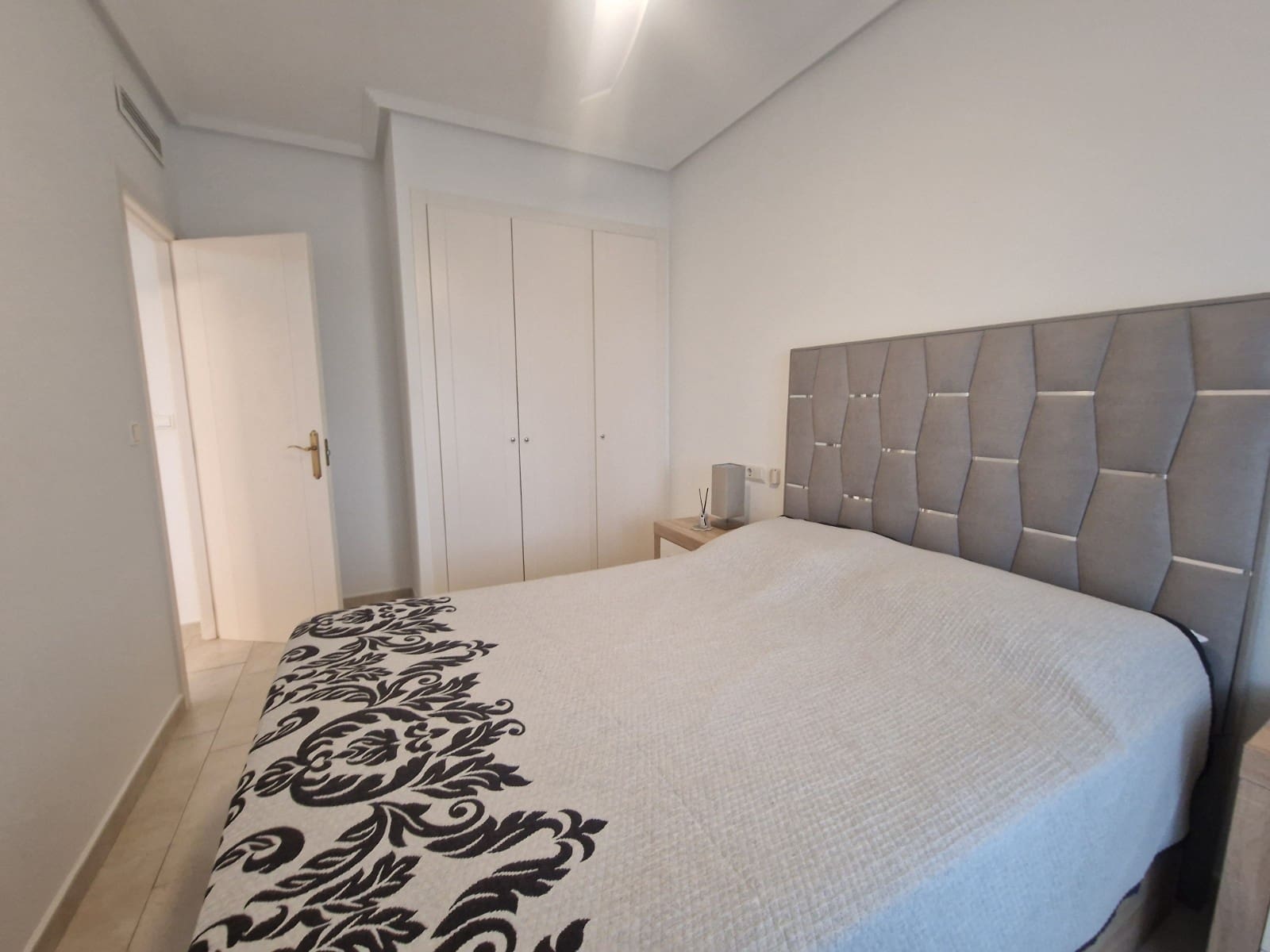 3 sypialnia Apartament na sprzedaż w Guardamar del Segura z basenem garażem - 225 000 € (Ref: 10159189)