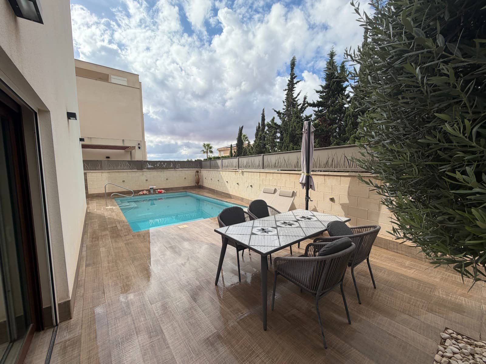 3 bedroom Villa for sale in Dona Pepa with pool - € 499,900 (Ref: 10159191)