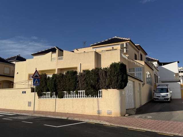 3 soveværelse Byhus til salg i Los Balcones med swimmingpool - € 229.995 (Ref: 10174917)