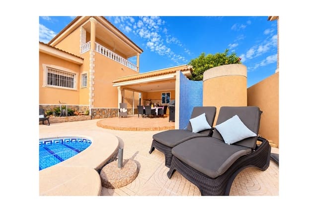 Chalet de 4 habitaciones en Doña Pepa, Rojales en venta con piscina - 549.995 € (Ref: 10176905)
