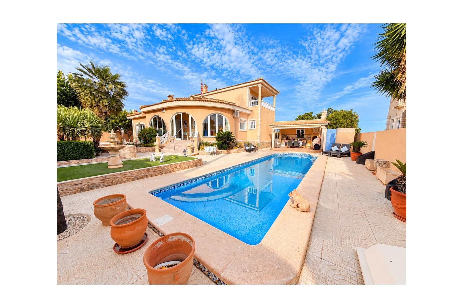 Chalet de 4 habitaciones en Doña Pepa en venta con piscina - 549.995 € (Ref: 10176905)
