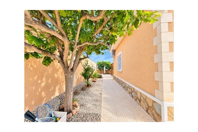 Chalet de 4 habitaciones en Doña Pepa, Rojales en venta con piscina - 549.995 € (Ref: 10176905)