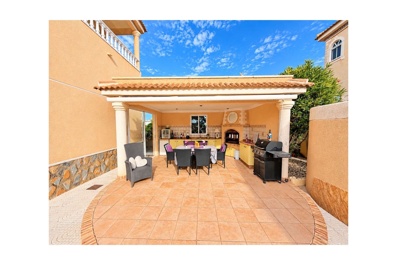 Chalet de 4 habitaciones en Doña Pepa en venta con piscina - 549.995 € (Ref: 10176905)
