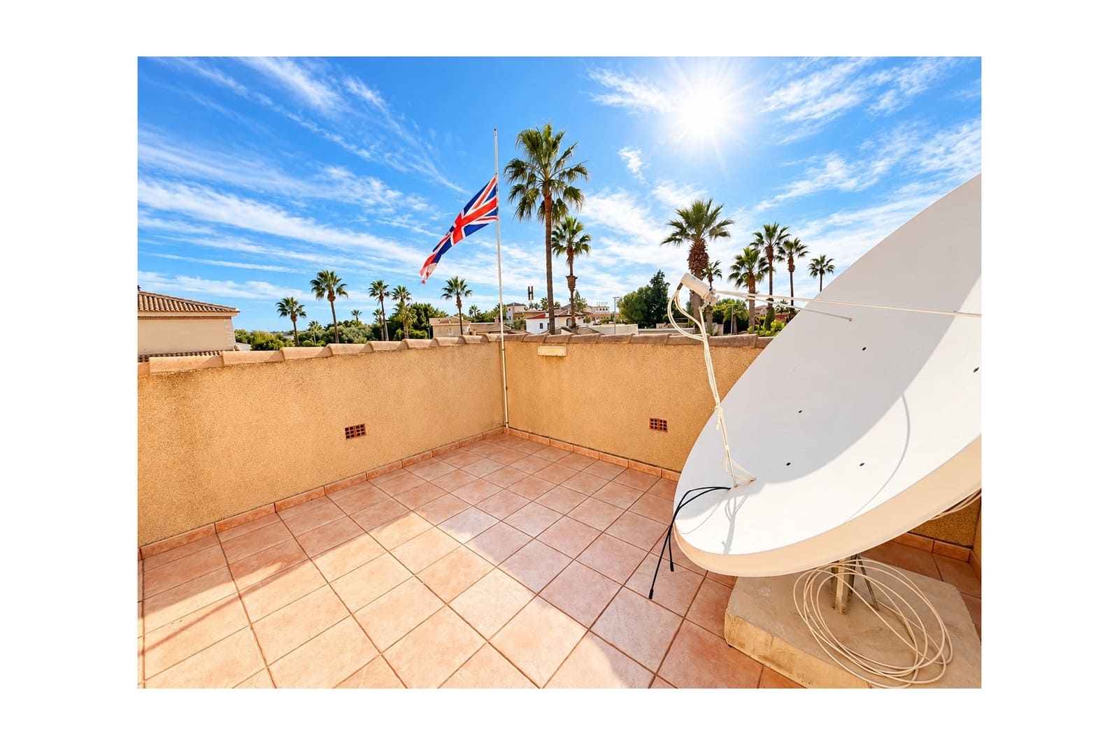 Chalet de 4 habitaciones en Doña Pepa en venta con piscina - 549.995 € (Ref: 10176905)