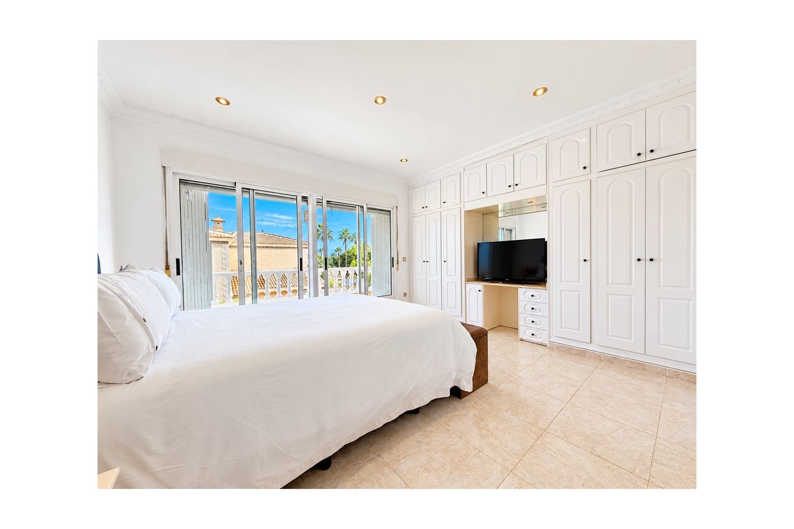 Chalet de 4 habitaciones en Doña Pepa en venta con piscina - 549.995 € (Ref: 10176905)