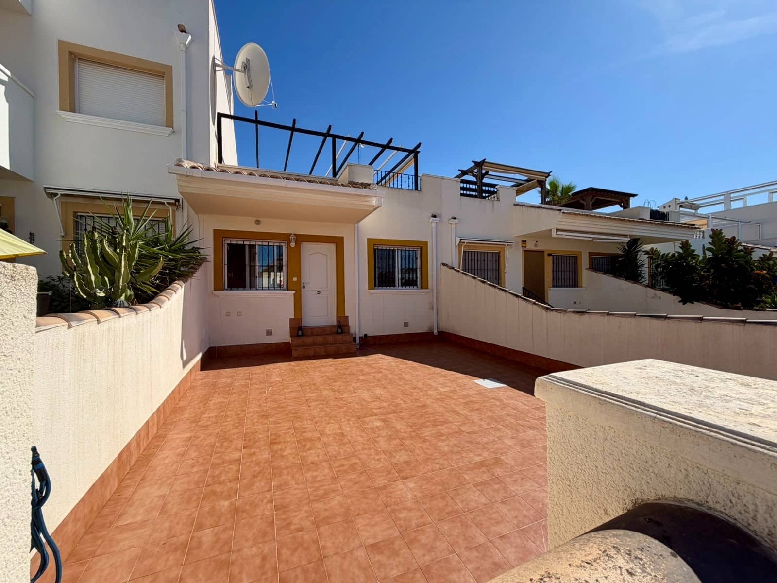2 soverom Hus til salgs i Entre Naranjos med svømmebasseng - € 169 900 (Ref: 10176906)