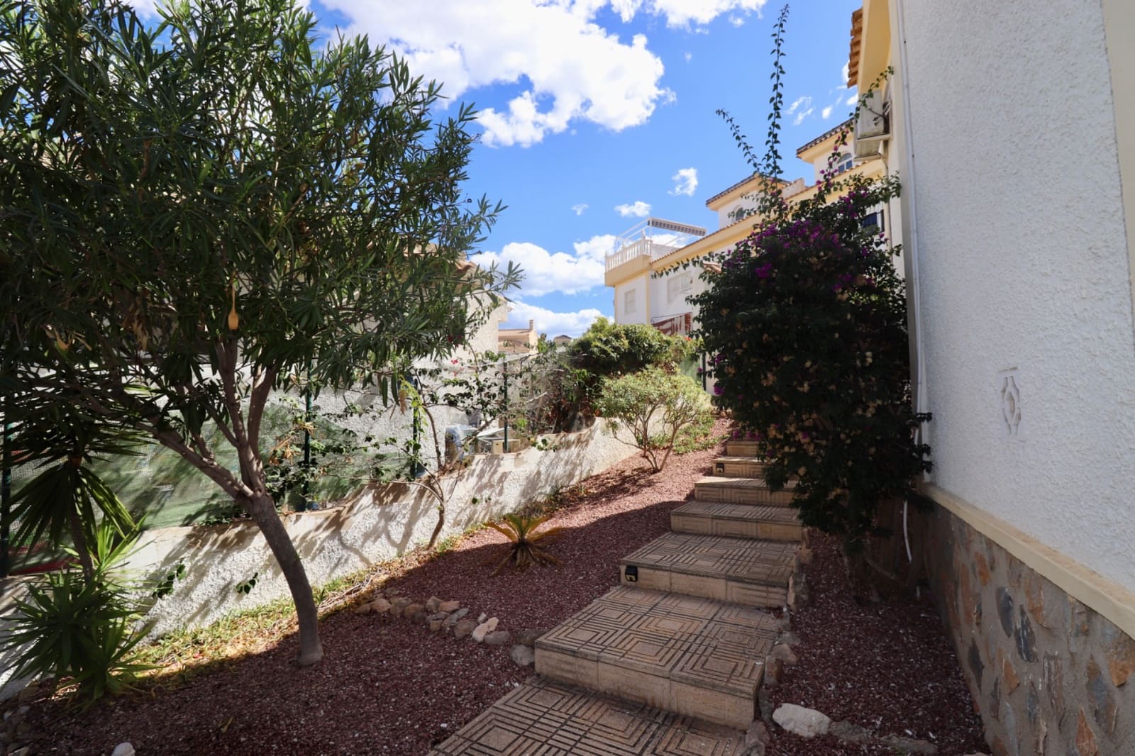 3 bedroom Villa for sale in Ciudad Quesada with pool - € 285,000 (Ref: 8582287)