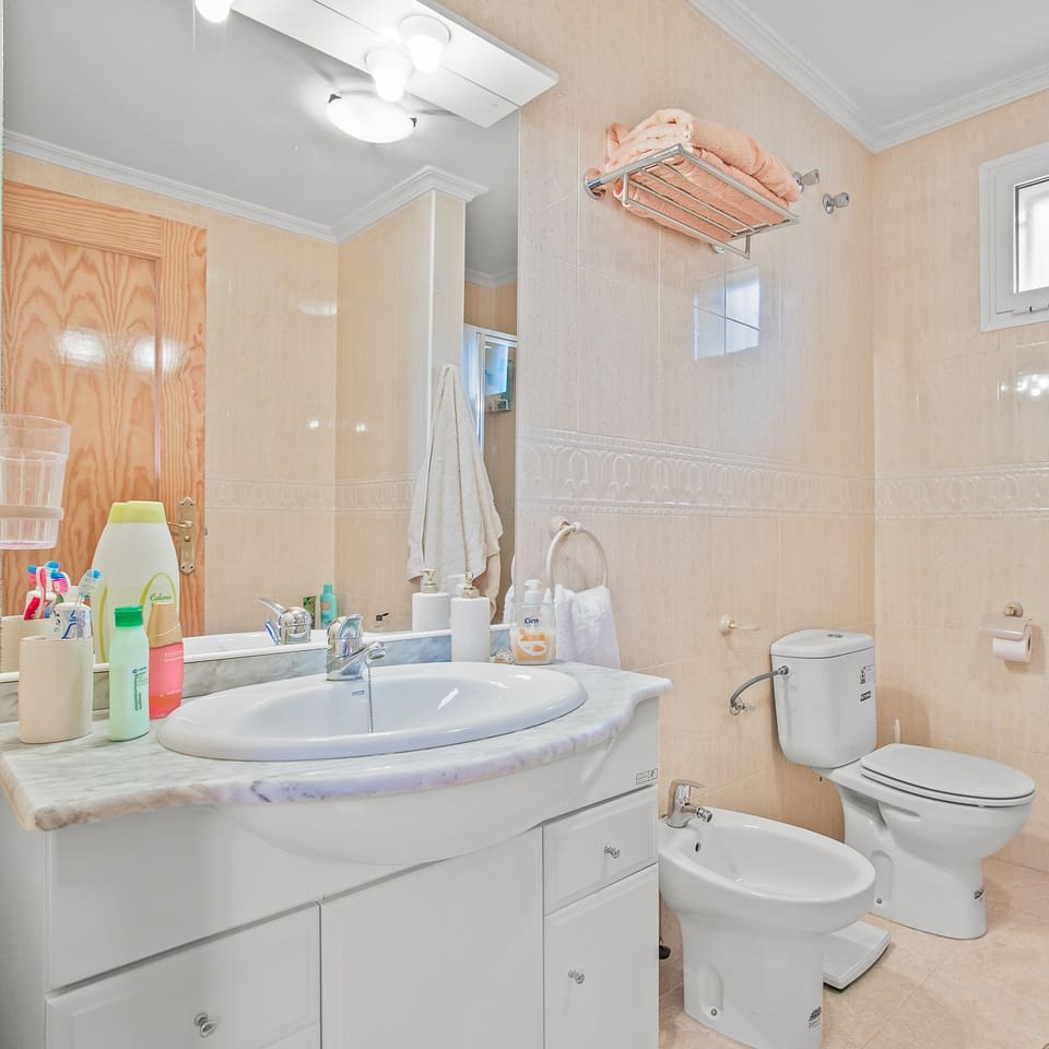 4 bedroom Villa for sale in Algorfa with pool - € 580,000 (Ref: 8640948)