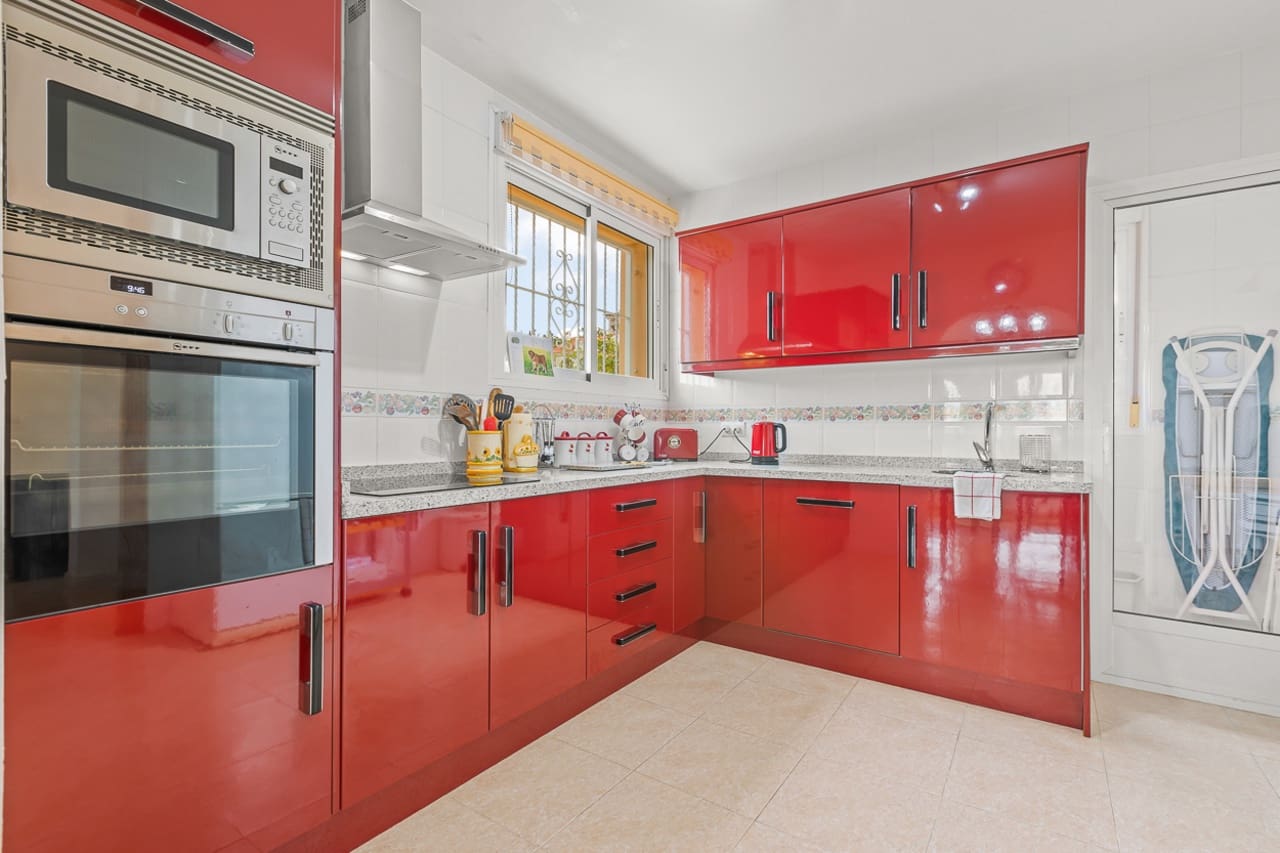 4 bedroom Villa for sale in Algorfa with pool - € 580,000 (Ref: 8640948)