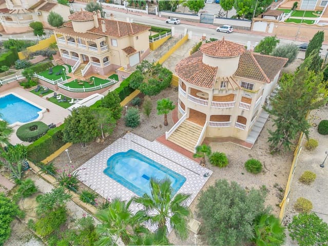 4 bedroom Villa for sale in Algorfa with pool - € 580,000 (Ref: 8640948)