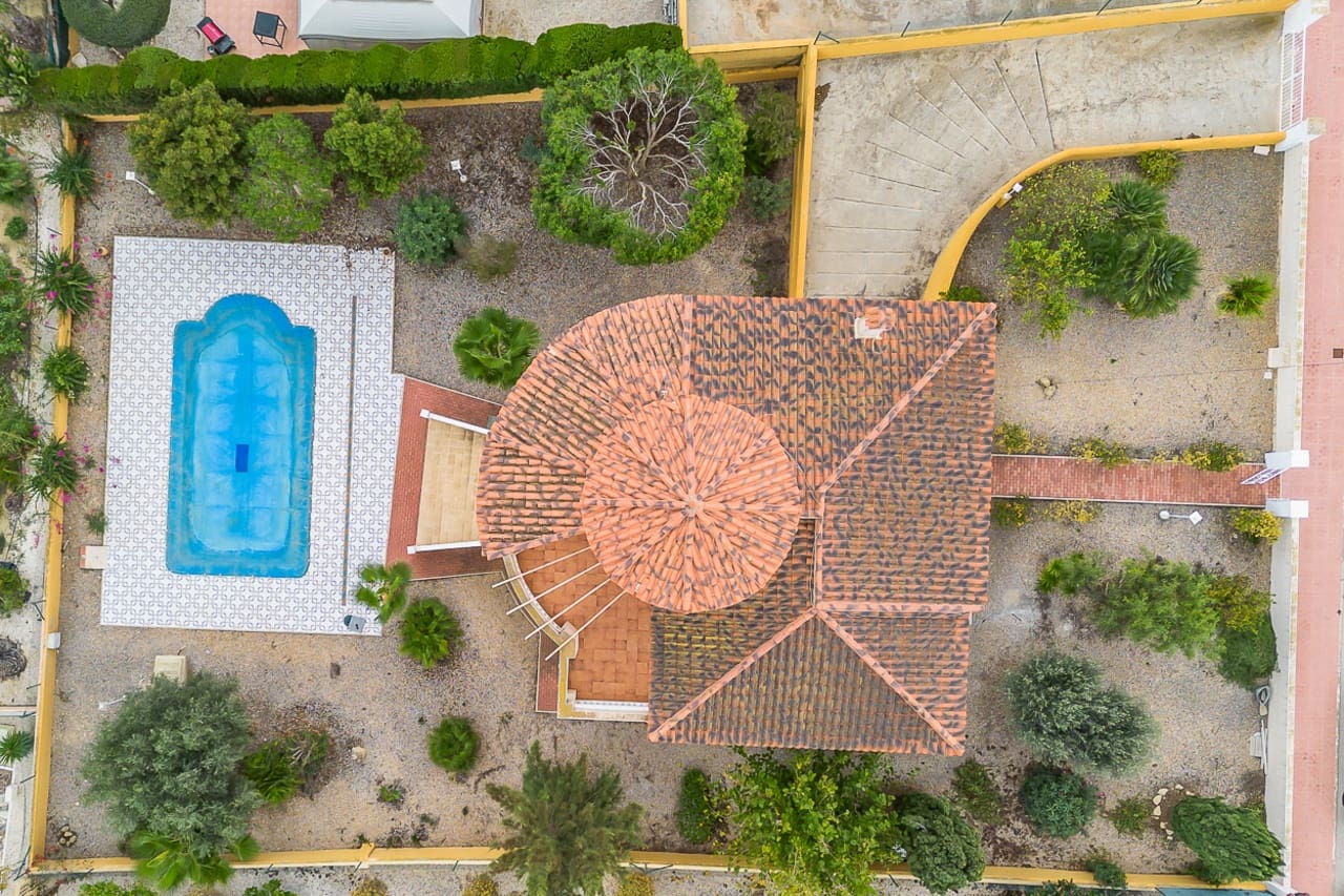 4 bedroom Villa for sale in Algorfa with pool - € 580,000 (Ref: 8640948)