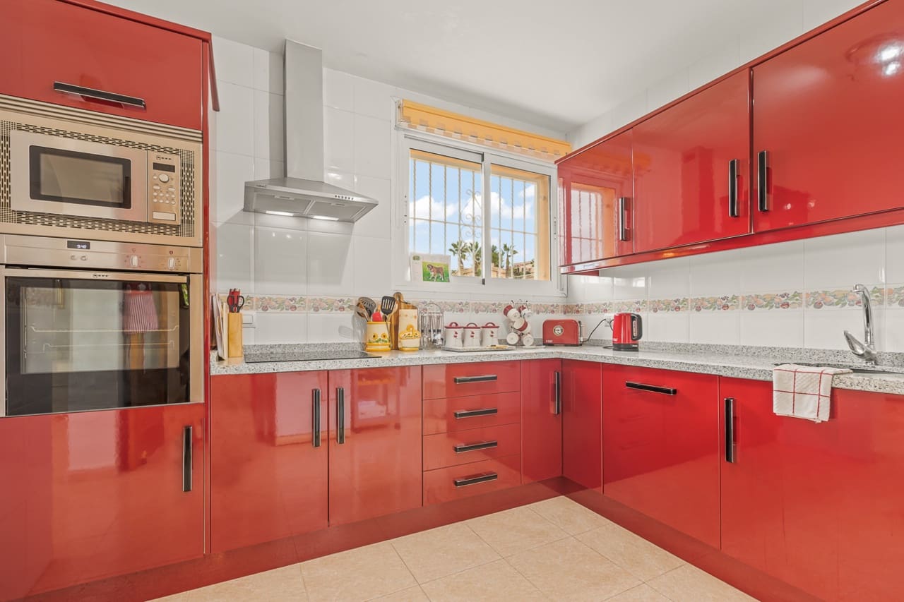 4 bedroom Villa for sale in Algorfa with pool - € 580,000 (Ref: 8640948)