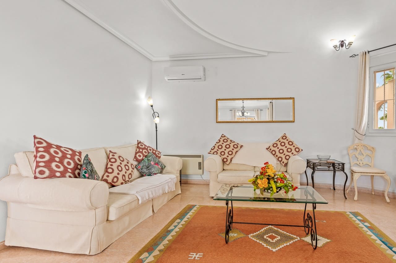 4 bedroom Villa for sale in Algorfa with pool - € 580,000 (Ref: 8640948)