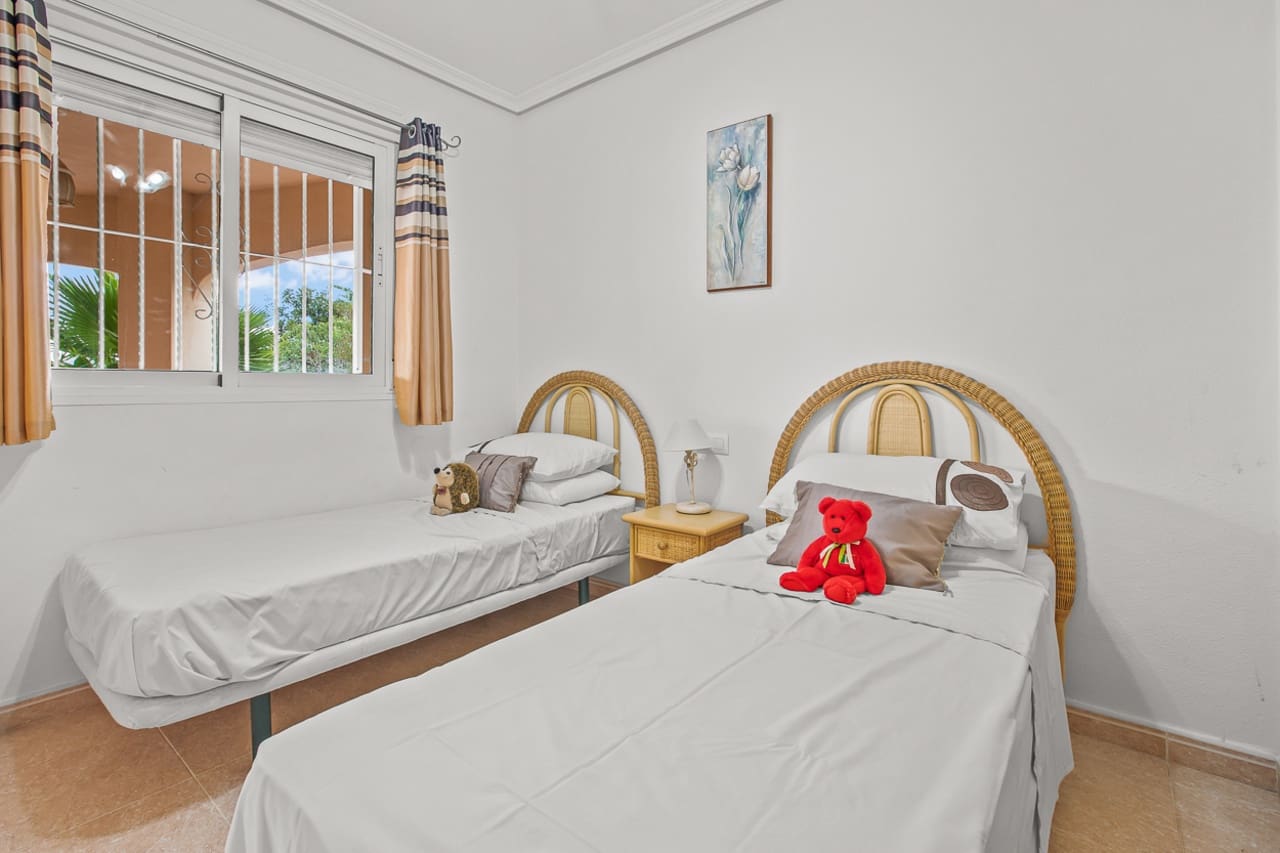 4 bedroom Villa for sale in Algorfa with pool - € 580,000 (Ref: 8640948)