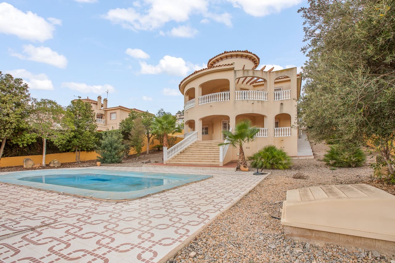 4 bedroom Villa for sale in Algorfa with pool - € 580,000 (Ref: 8640948)