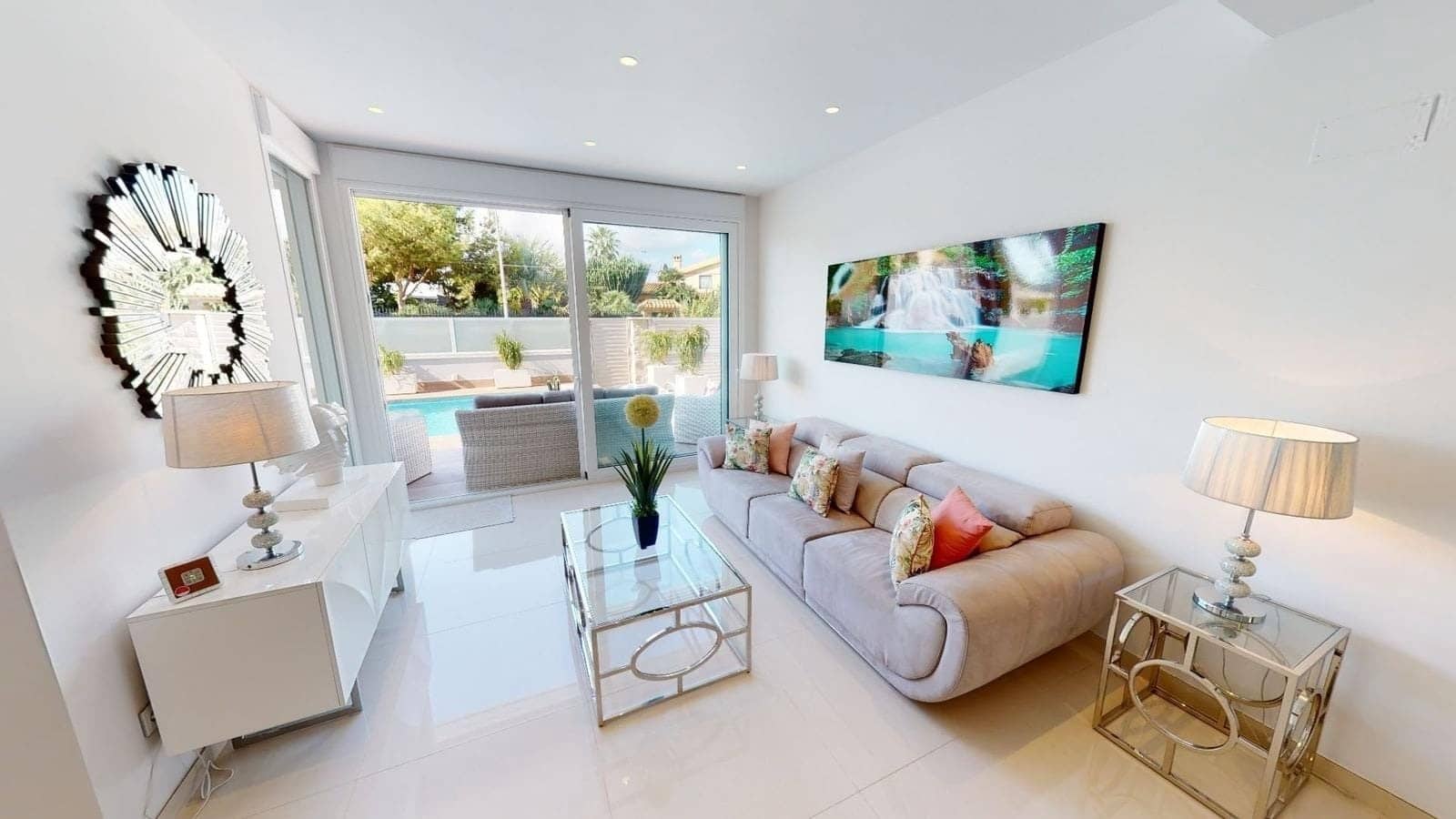 4 bedroom Villa for sale in Torrevieja with pool - € 599,950 (Ref: 8947551)