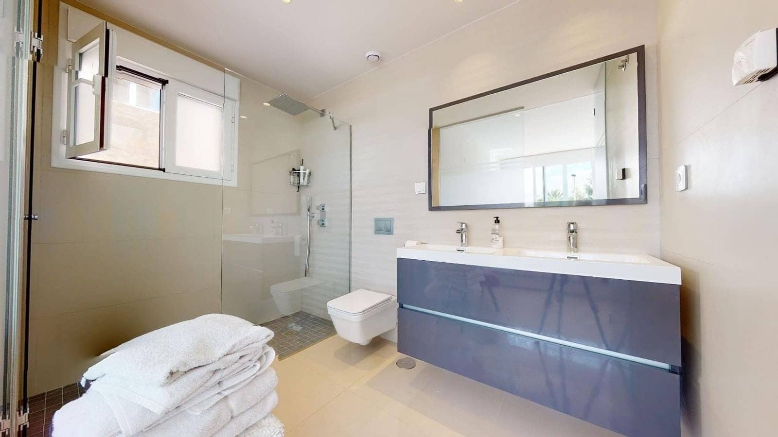 4 bedroom Villa for sale in Torrevieja with pool - € 599,950 (Ref: 8947551)