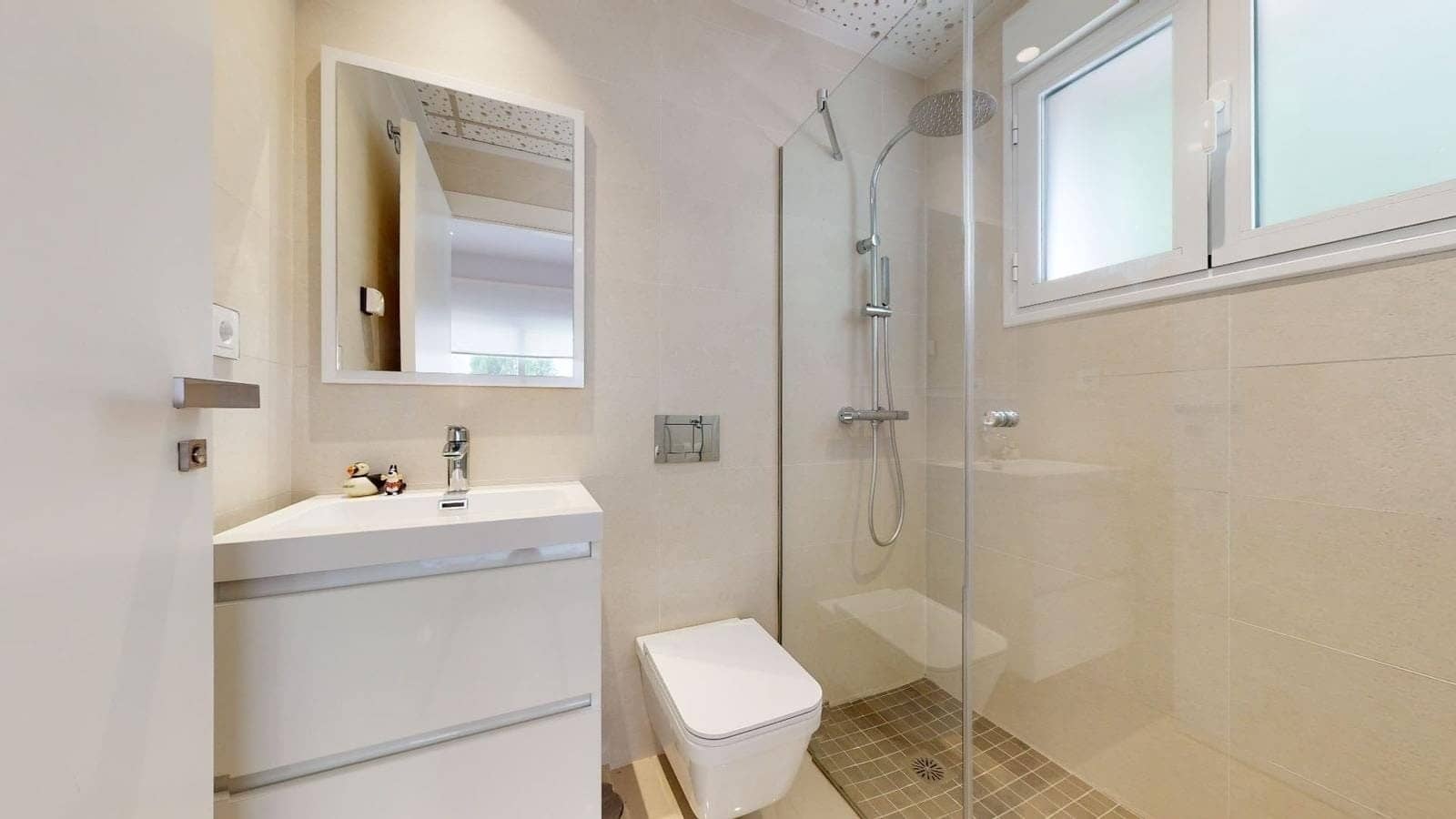 4 bedroom Villa for sale in Torrevieja with pool - € 599,950 (Ref: 8947551)