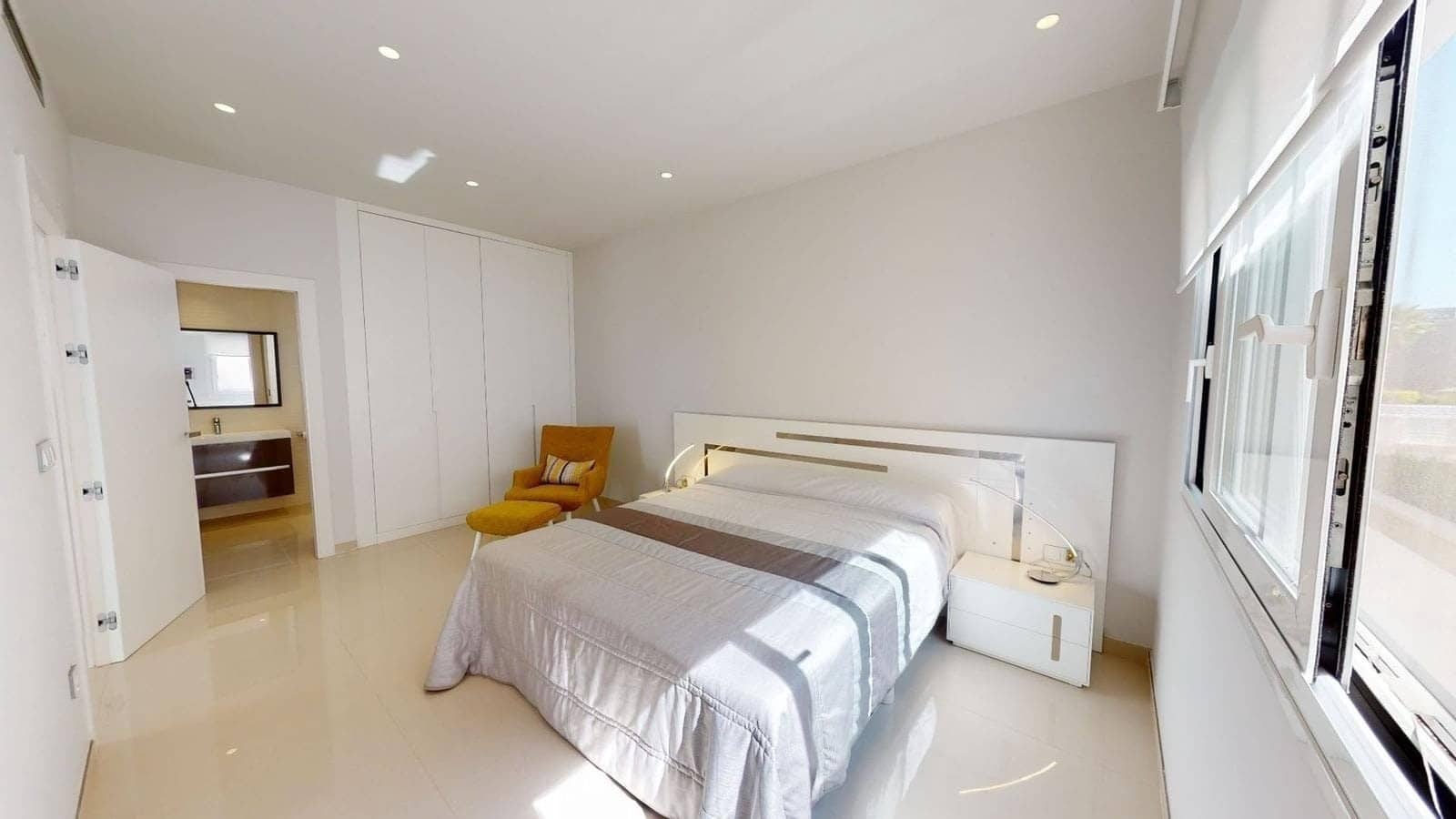 4 bedroom Villa for sale in Torrevieja with pool - € 599,950 (Ref: 8947551)