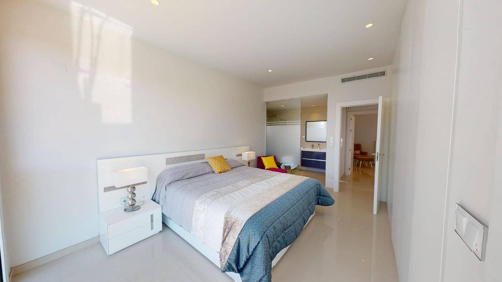 4 bedroom Villa for sale in Torrevieja with pool - € 599,950 (Ref: 8947551)