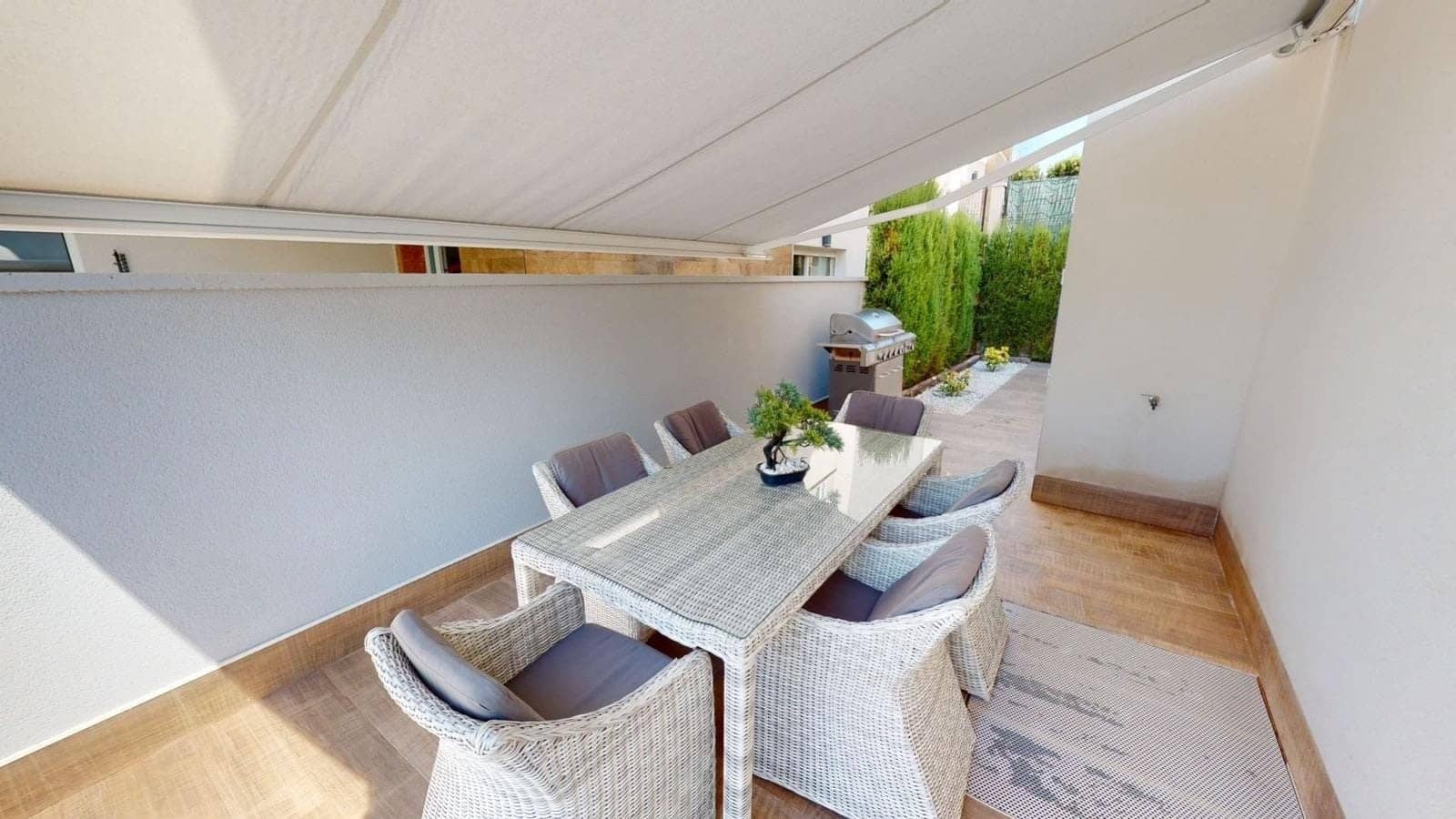 4 bedroom Villa for sale in Torrevieja with pool - € 599,950 (Ref: 8947551)