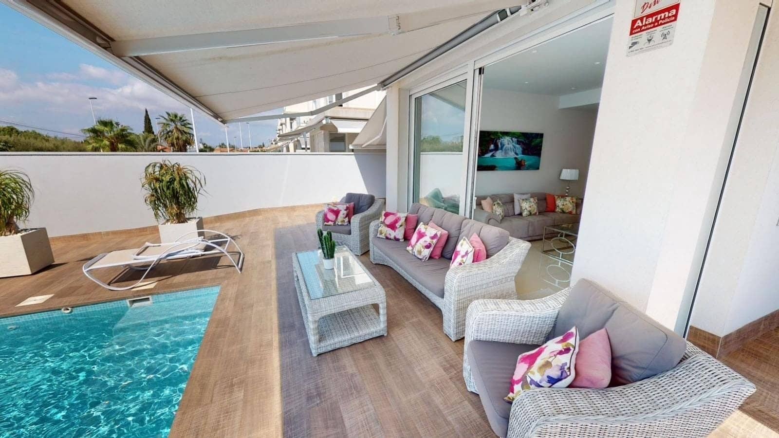 4 bedroom Villa for sale in Torrevieja with pool - € 599,950 (Ref: 8947551)