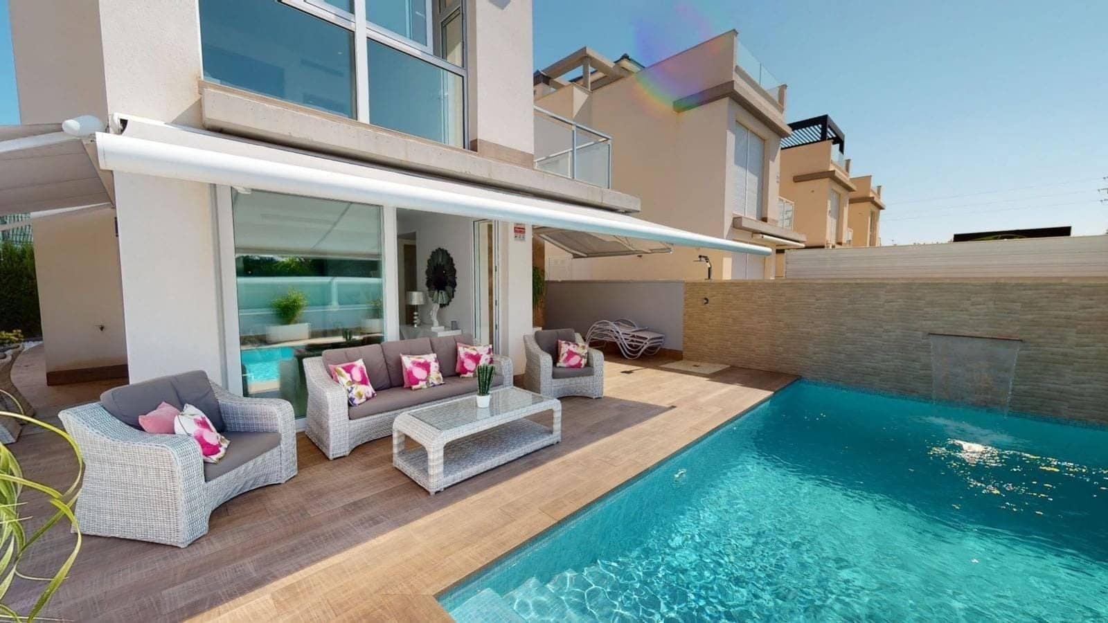 4 bedroom Villa for sale in Torrevieja with pool - € 599,950 (Ref: 8947551)