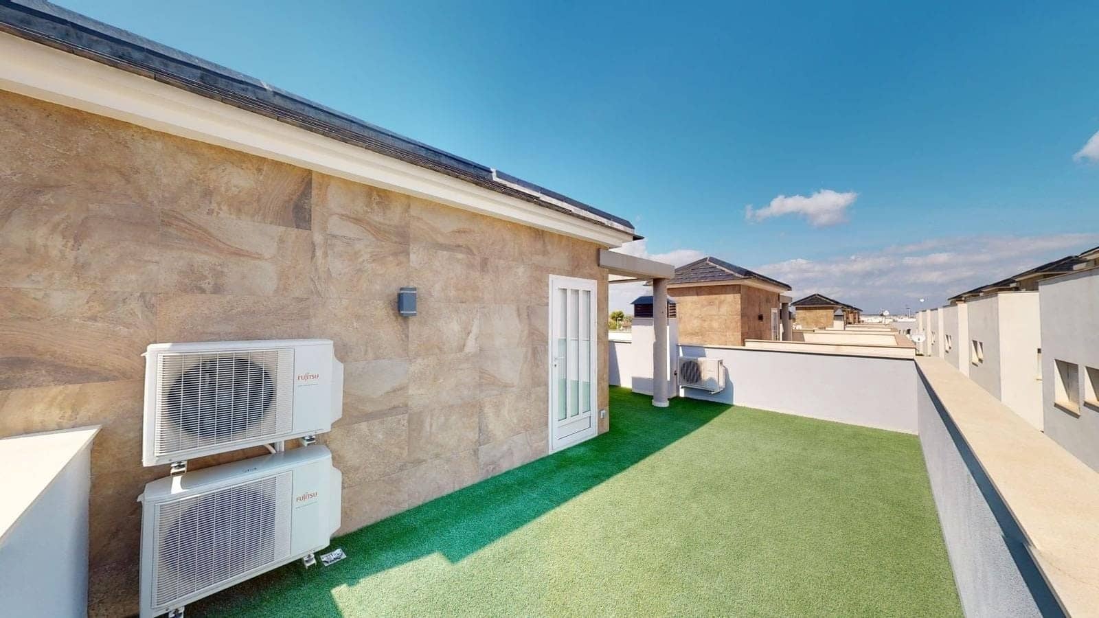 4 bedroom Villa for sale in Torrevieja with pool - € 599,950 (Ref: 8947551)