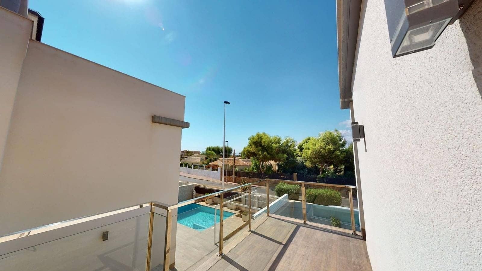 4 bedroom Villa for sale in Torrevieja with pool - € 599,950 (Ref: 8947551)