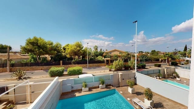 4 bedroom Villa for sale in Torrevieja with pool - € 599,950 (Ref: 8947551)