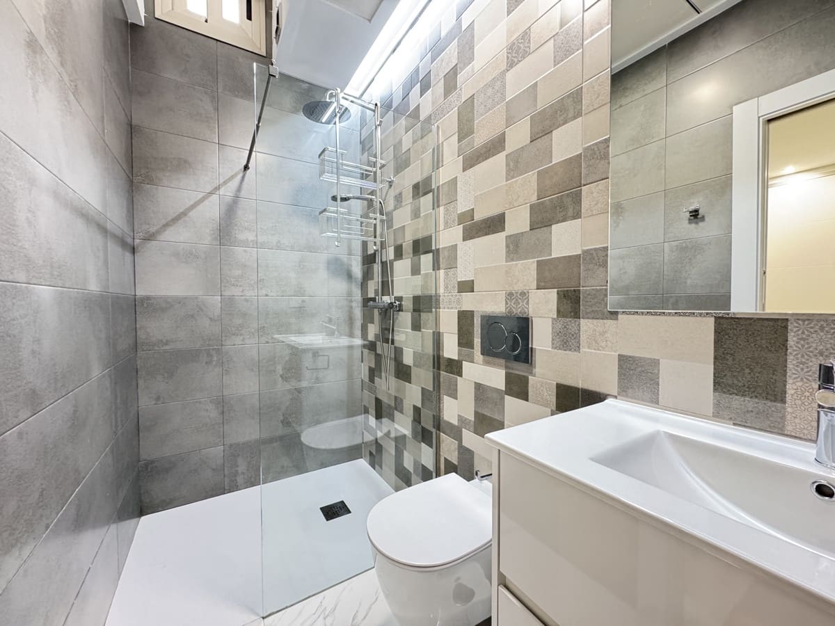 4 quarto Moradia para venda em Villamartin com piscina - 450 000 € (Ref: 9037836)