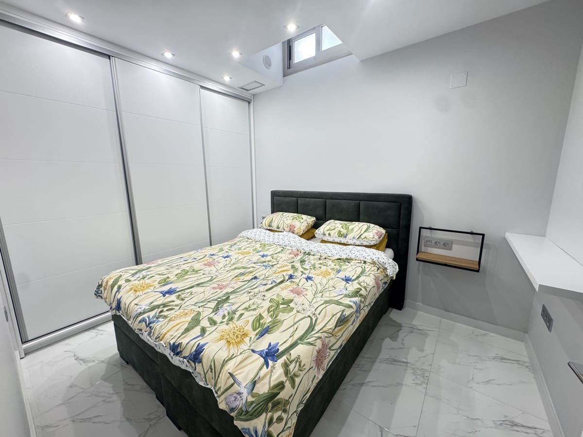 4 quarto Moradia para venda em Villamartin com piscina - 450 000 € (Ref: 9037836)