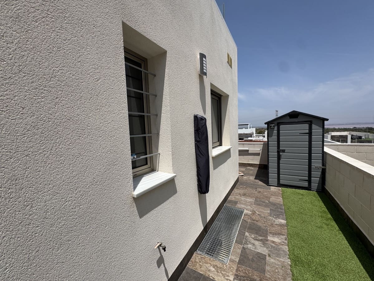 4 quarto Moradia para venda em Villamartin com piscina - 450 000 € (Ref: 9037836)