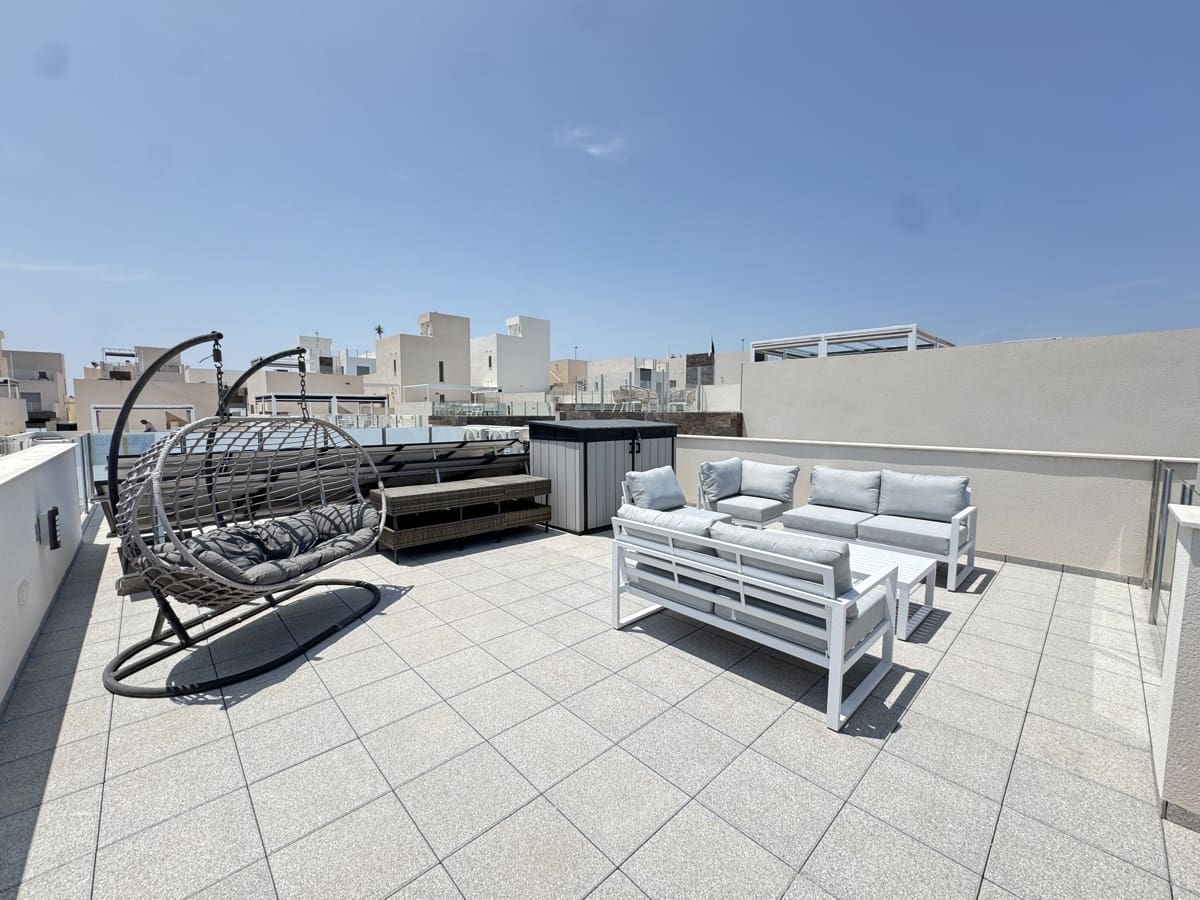 4 quarto Moradia para venda em Villamartin com piscina - 450 000 € (Ref: 9037836)