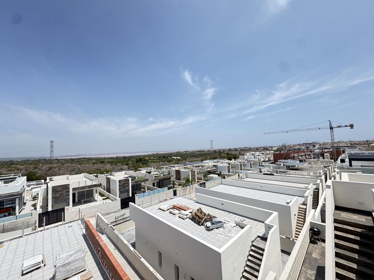 4 quarto Moradia para venda em Villamartin com piscina - 450 000 € (Ref: 9037836)