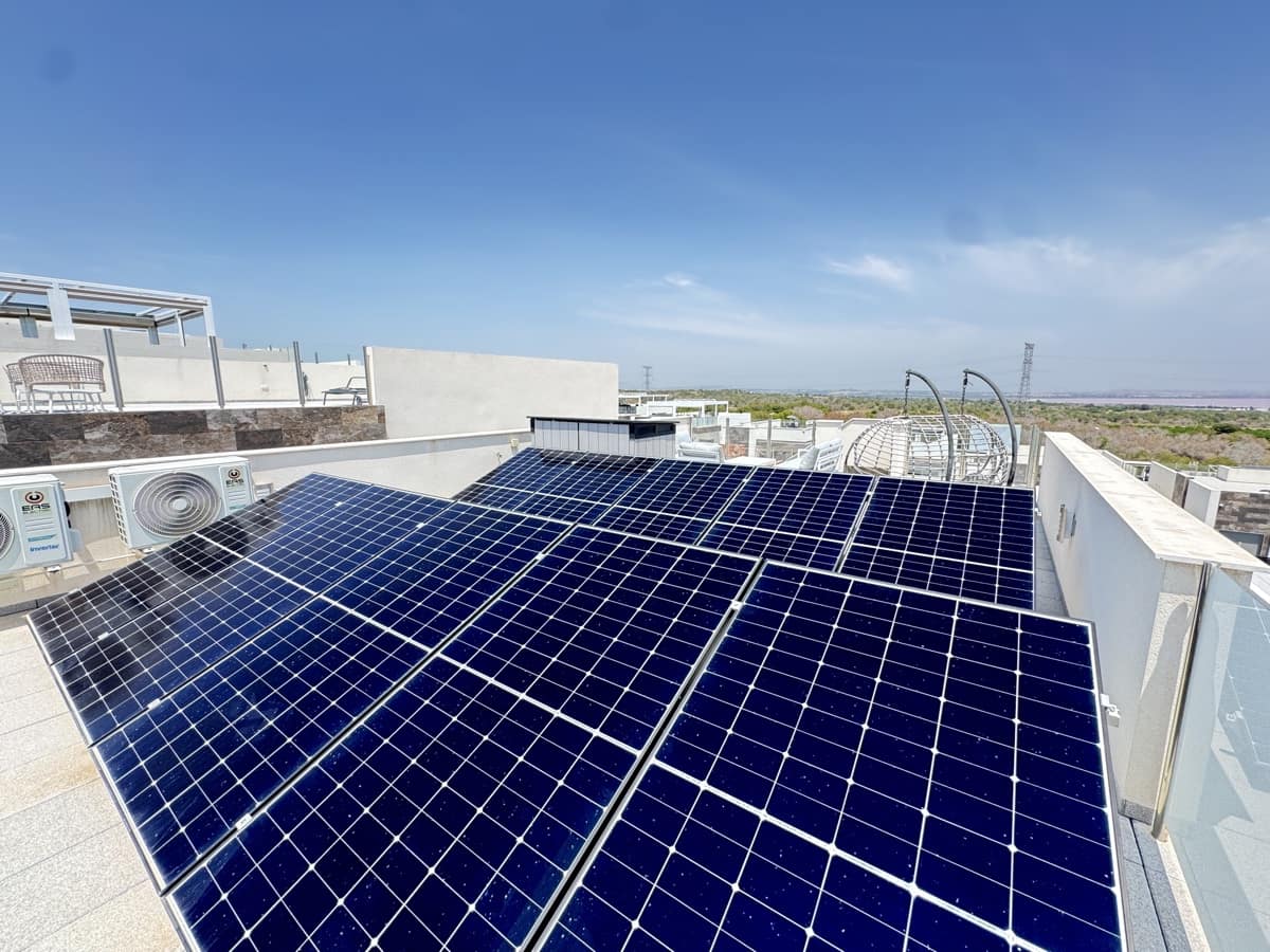 4 quarto Moradia para venda em Villamartin com piscina - 450 000 € (Ref: 9037836)