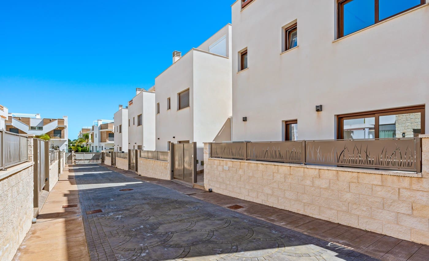 Chalet de 3 habitaciones en Ciudad Quesada en venta con piscina garaje - 399.999 € (Ref: 9058545)