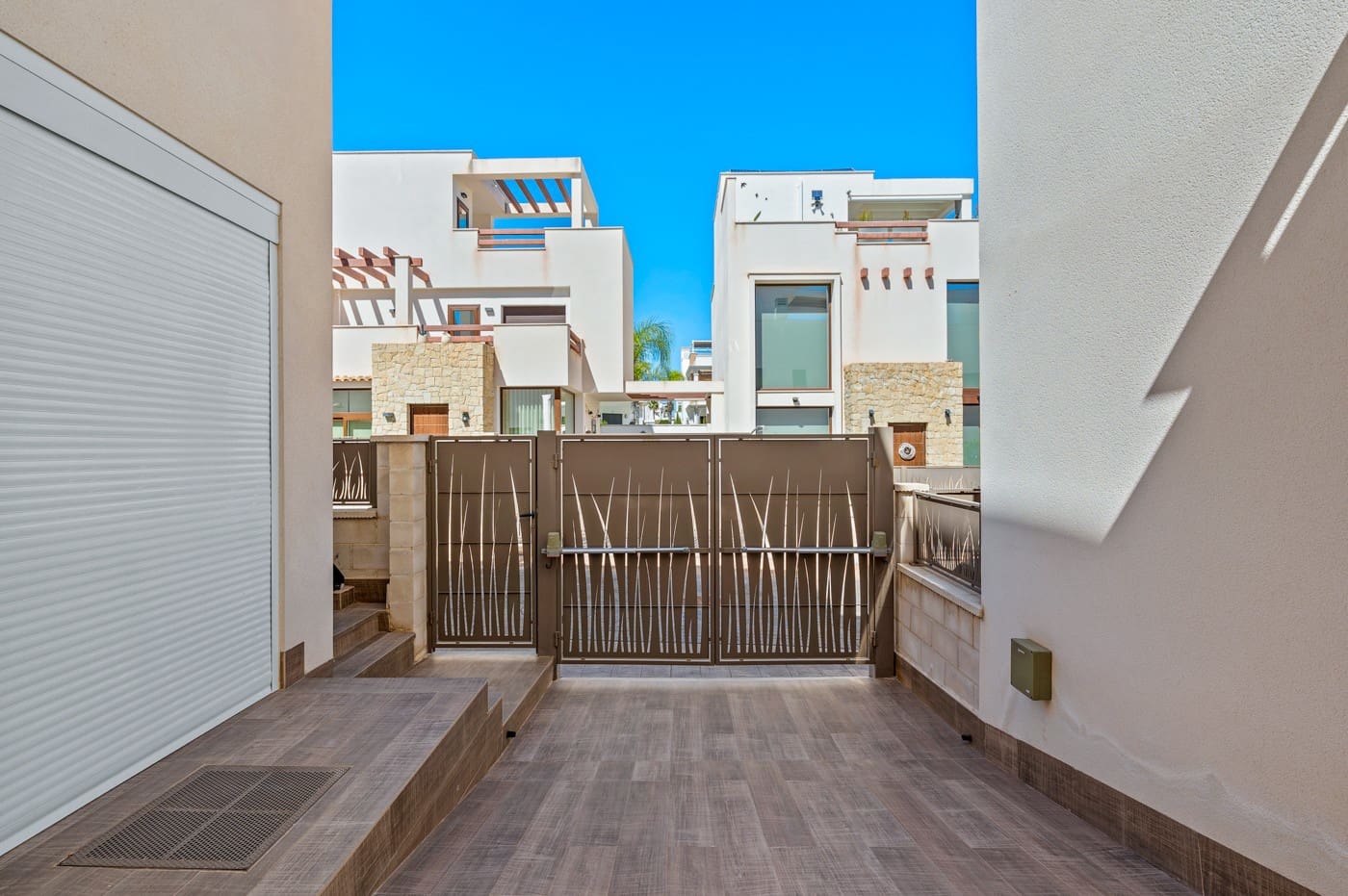 Chalet de 3 habitaciones en Ciudad Quesada en venta con piscina garaje - 399.999 € (Ref: 9058545)