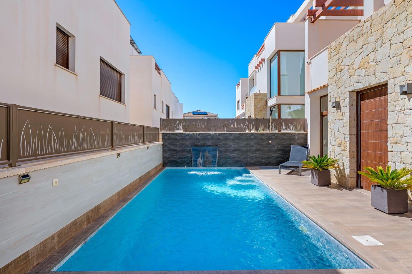 Chalet de 3 habitaciones en Ciudad Quesada en venta con piscina garaje - 399.999 € (Ref: 9058545)