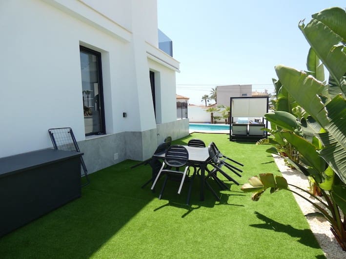 4 bedroom Villa for sale in Ciudad Quesada with pool garage - € 699,900 (Ref: 9076822)