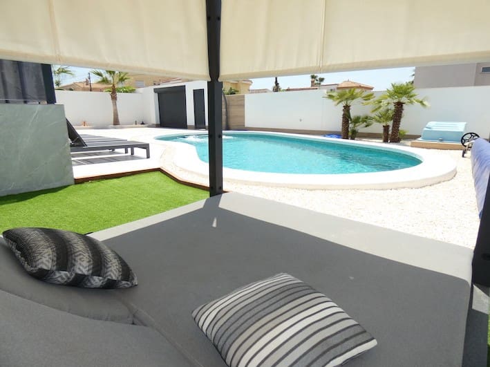 4 bedroom Villa for sale in Ciudad Quesada with pool garage - € 699,900 (Ref: 9076822)