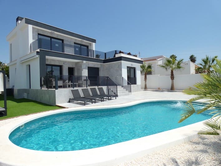 4 bedroom Villa for sale in Ciudad Quesada with pool garage - € 699,900 (Ref: 9076822)