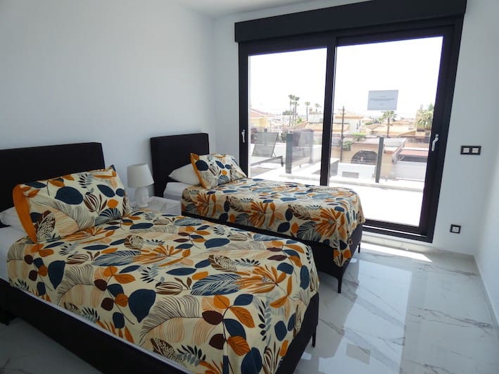 4 bedroom Villa for sale in Ciudad Quesada with pool garage - € 699,900 (Ref: 9076822)